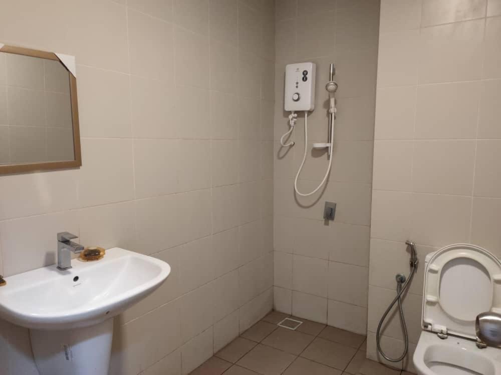 Relax Homestay - The Comfort Just For You Shah Alam Exterior photo